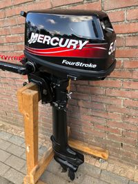 Zeer nette en goede Mercury 5.0pk 4takt buitenboordmotor. Vaarklaar en voorzien van een onderhoudsbeurt